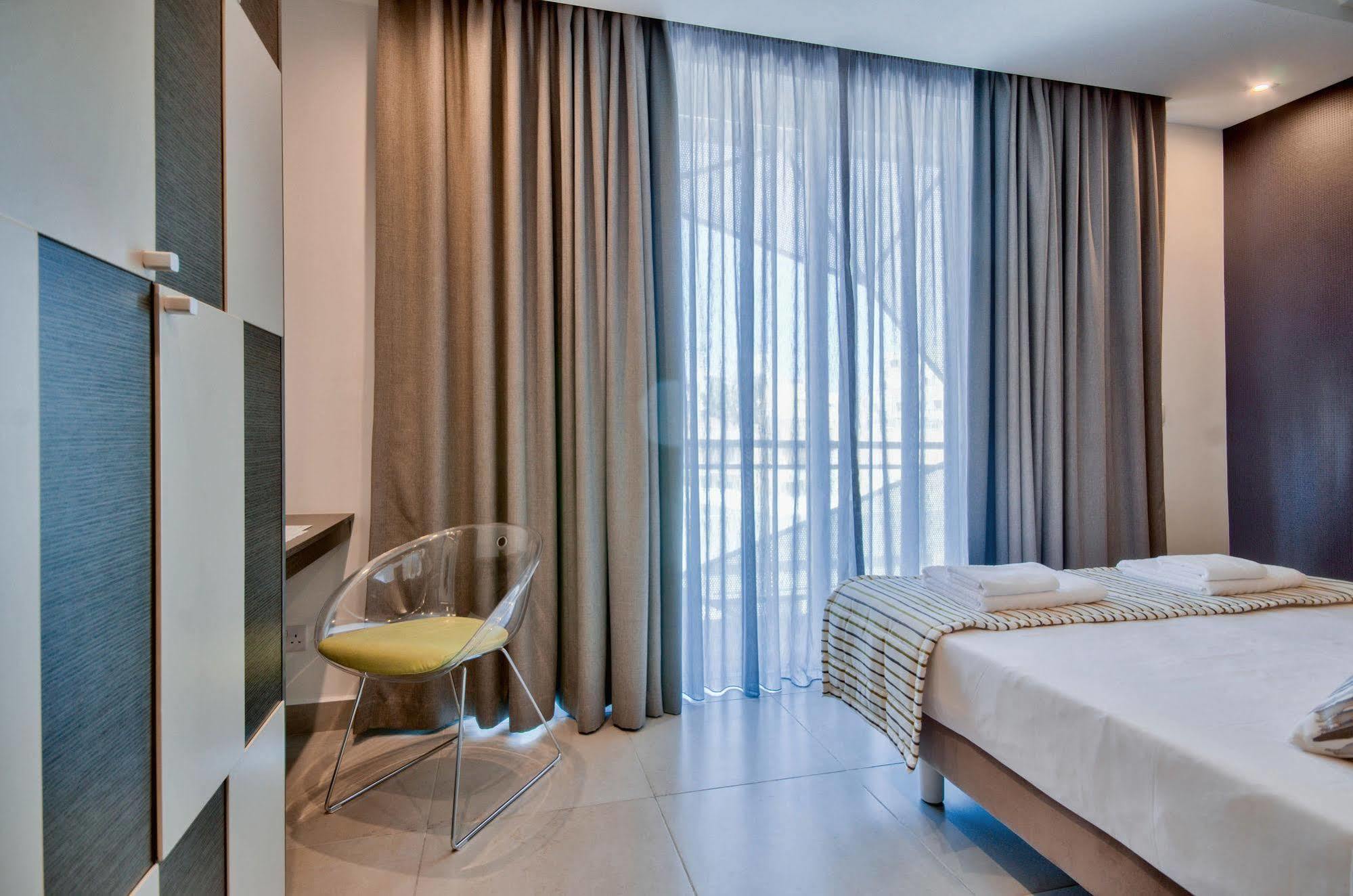 Jules Suites Saint Julian's Exterior foto